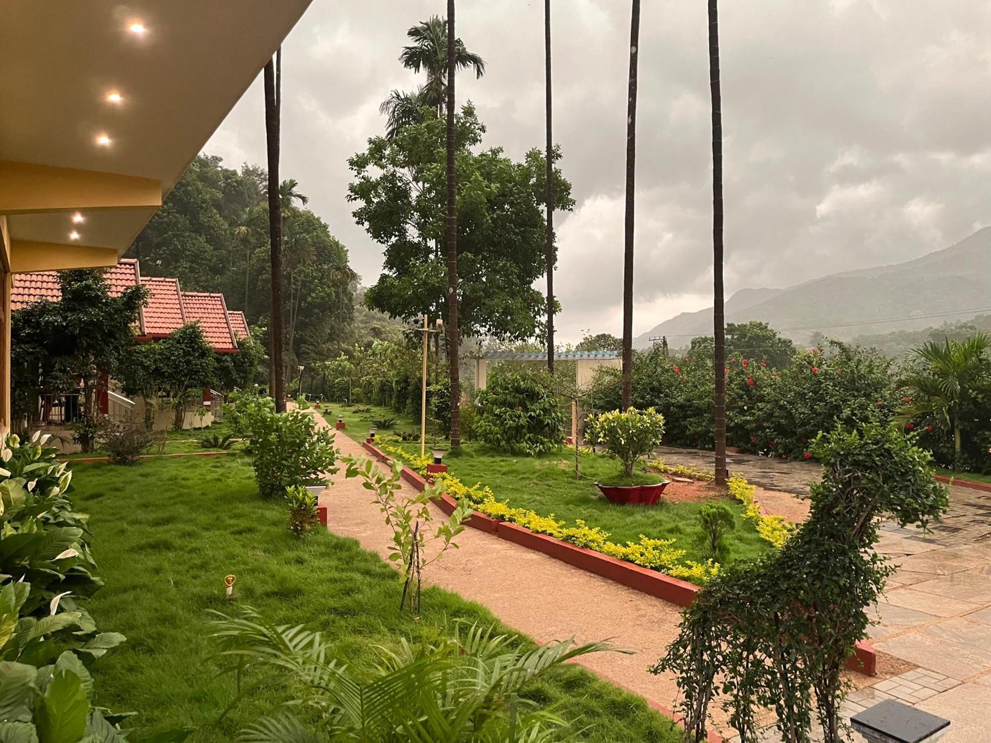 מדיקרי Hill Crest Resort - Coorg מראה חיצוני תמונה